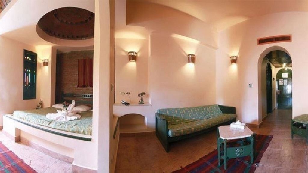 rooms-superior-room-pool-view