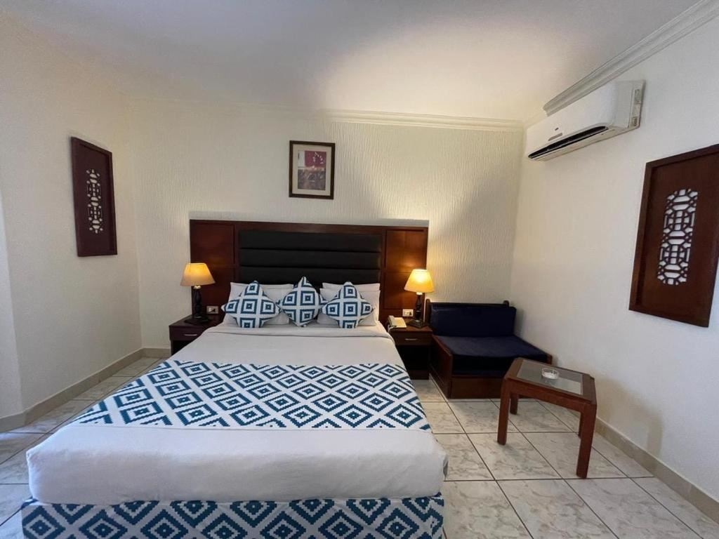 rooms-standard-pool-view-rooms