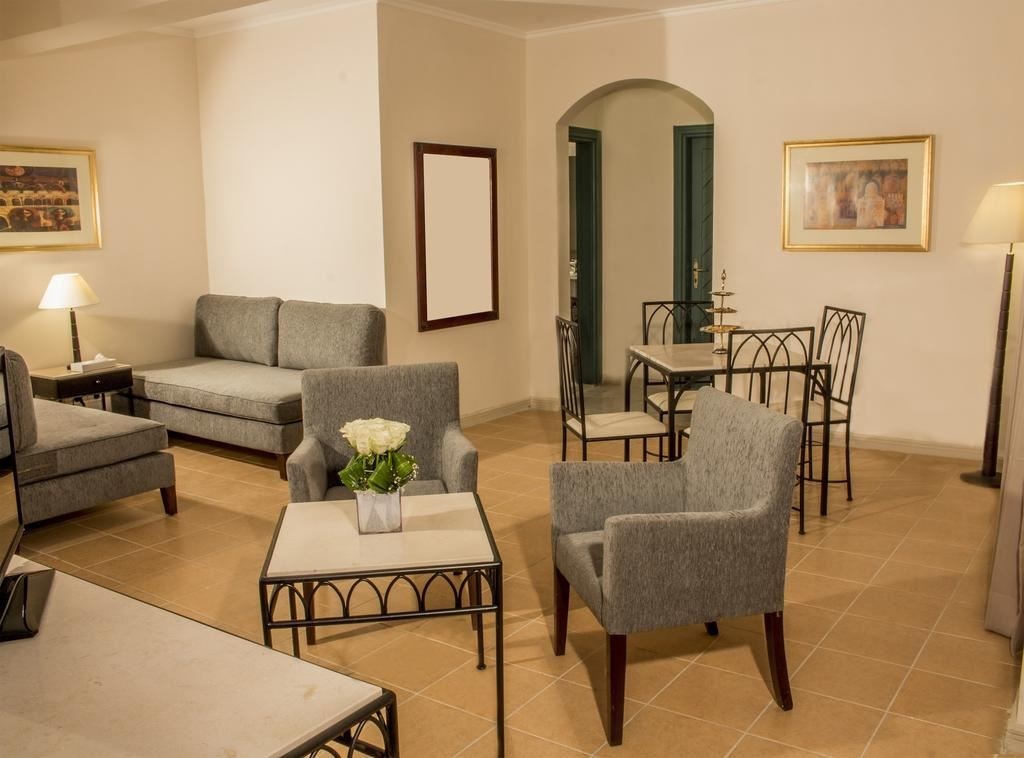 rooms-superior-family-room