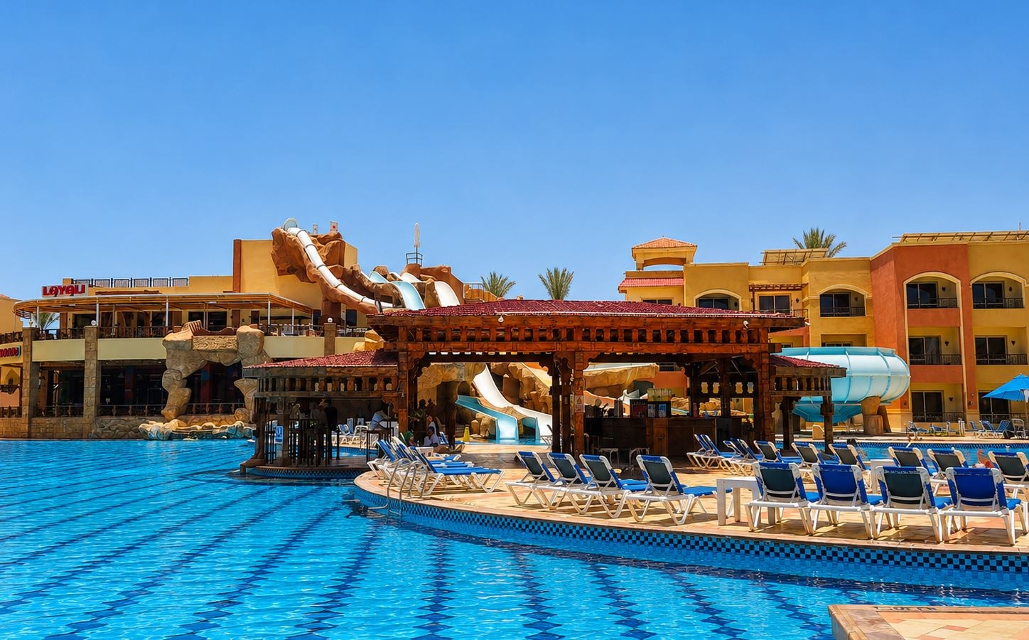 bars-blue-lagoon-aqua-park