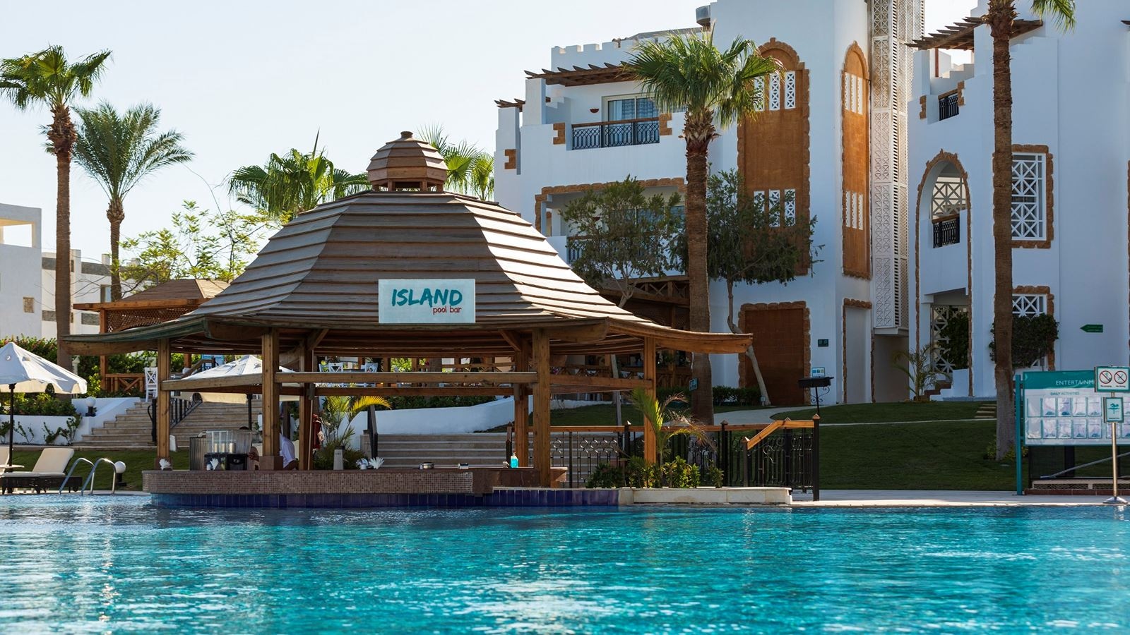 bars-island-pool-bar