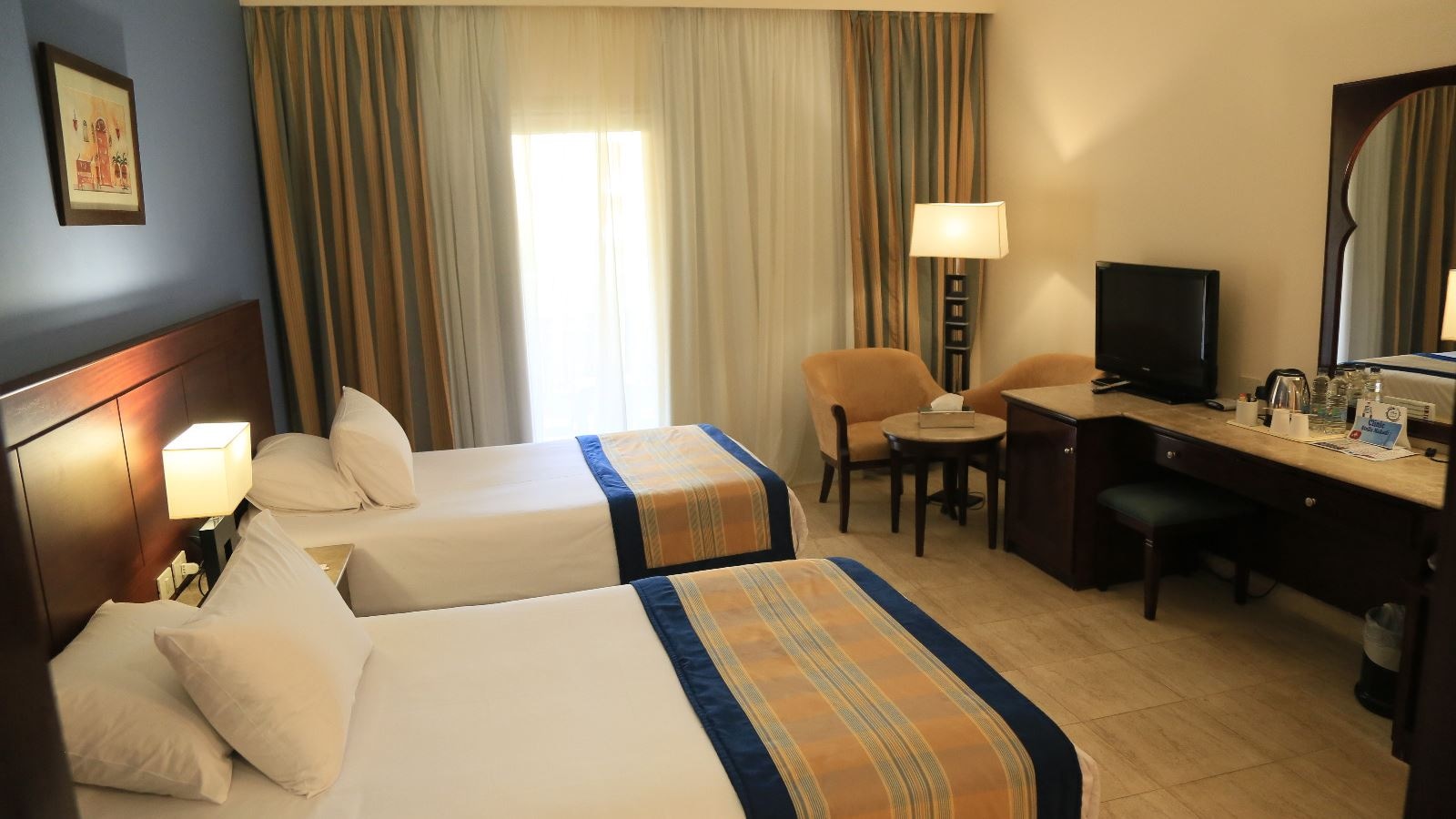 rooms-deluxe-pool-room