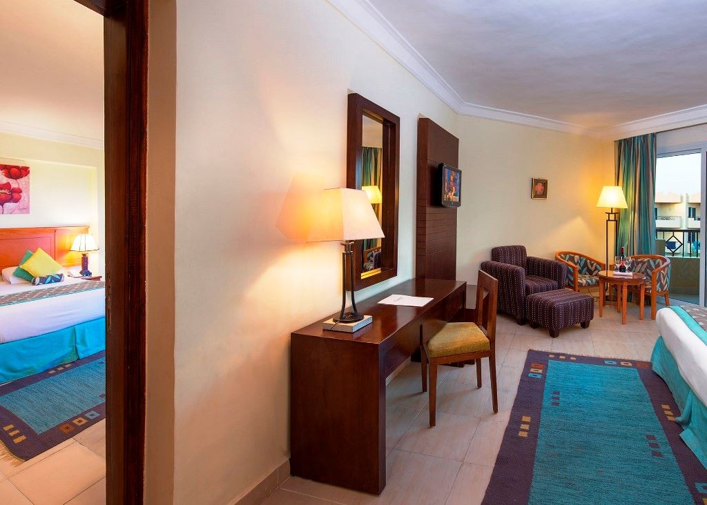 rooms-family-2-bedrooms-pool-view