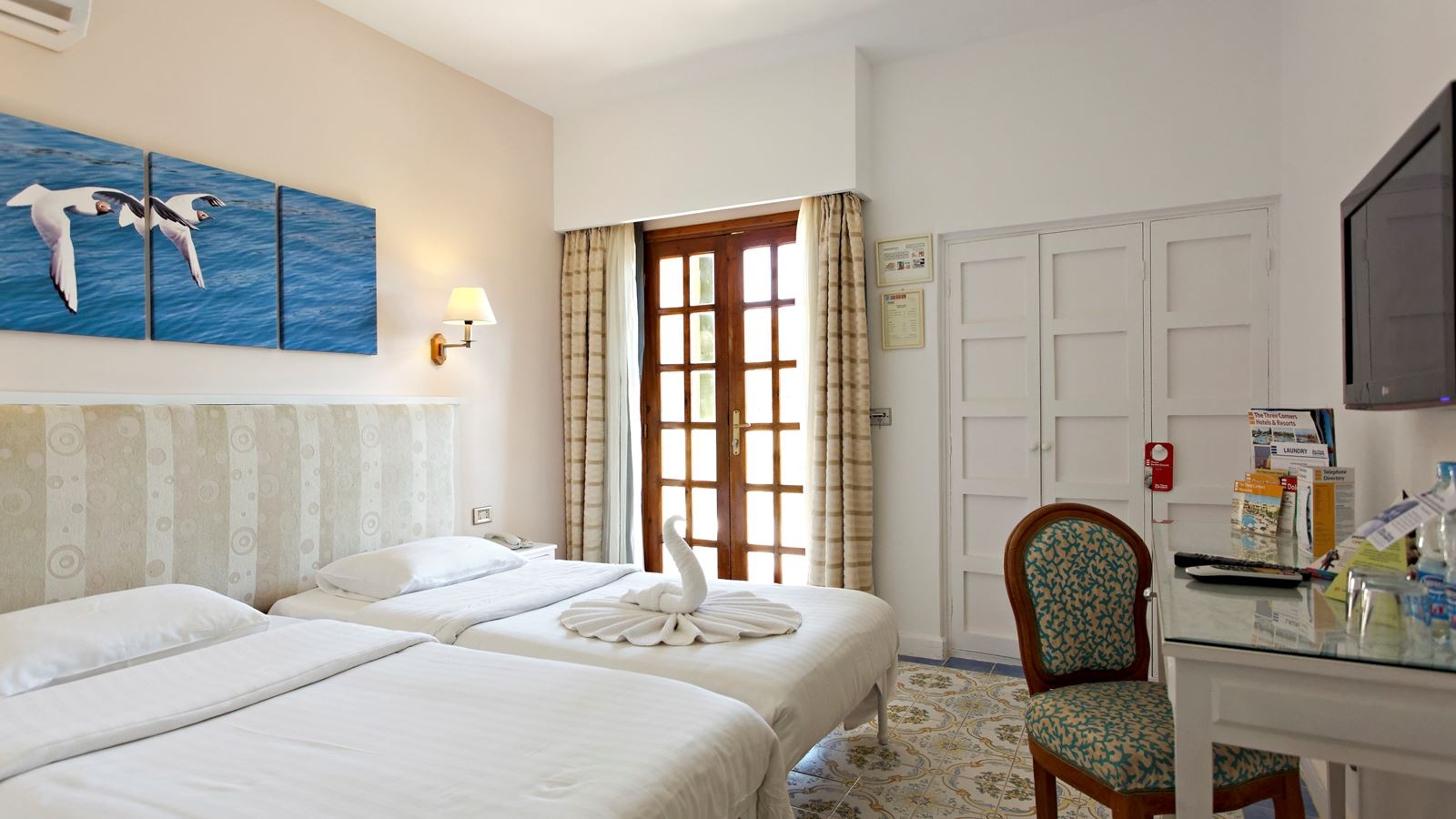 rooms-connected-rooms