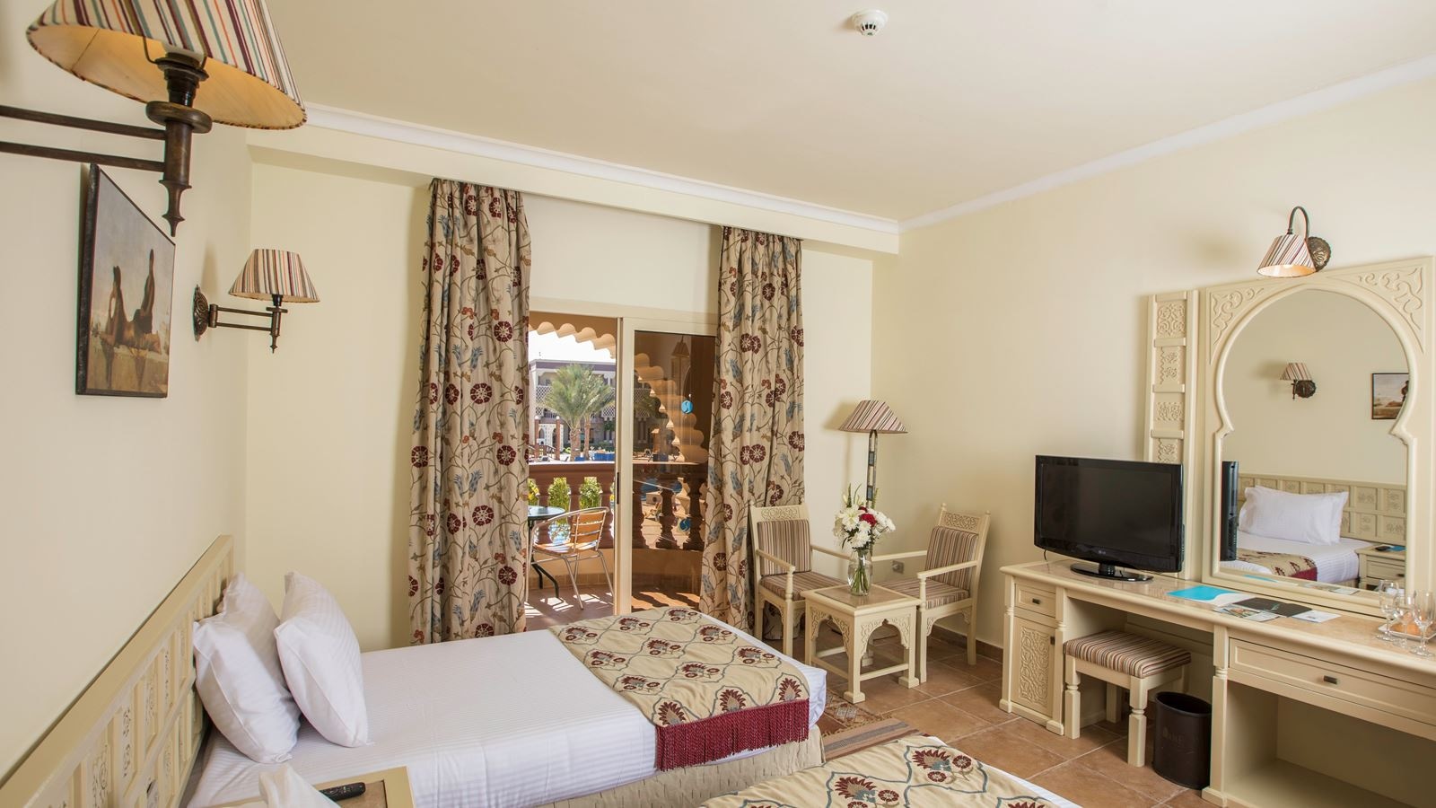 rooms-promo-room-back-view