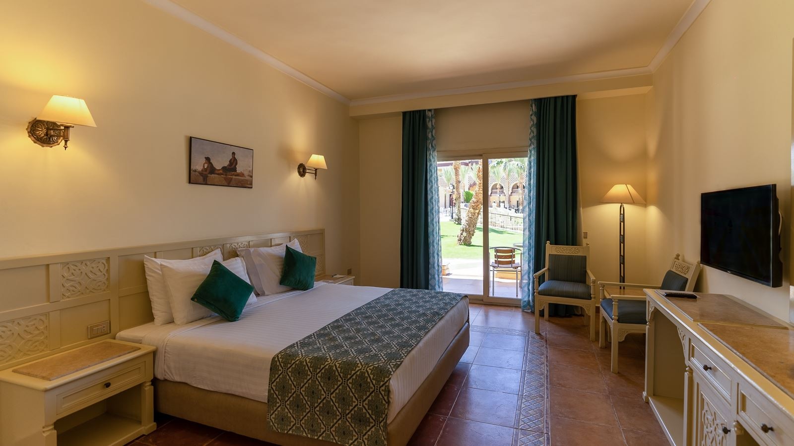 rooms-family-suite-pool-view