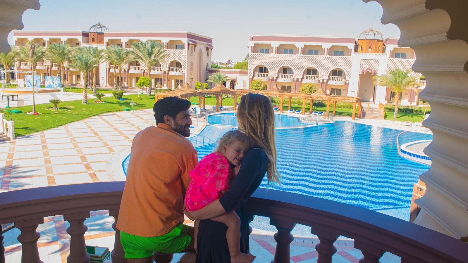 rooms-family-suite-pool-view