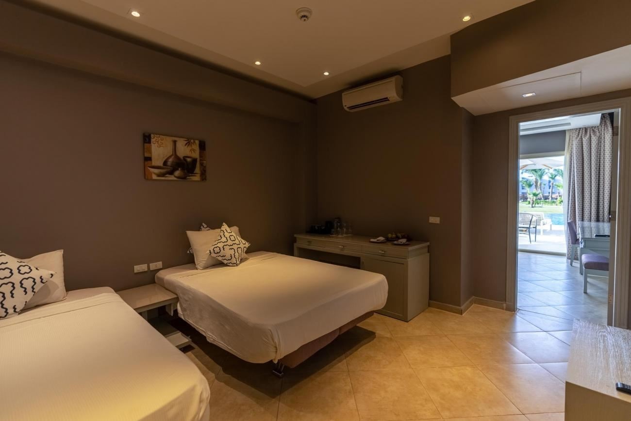 rooms-family-swim-up