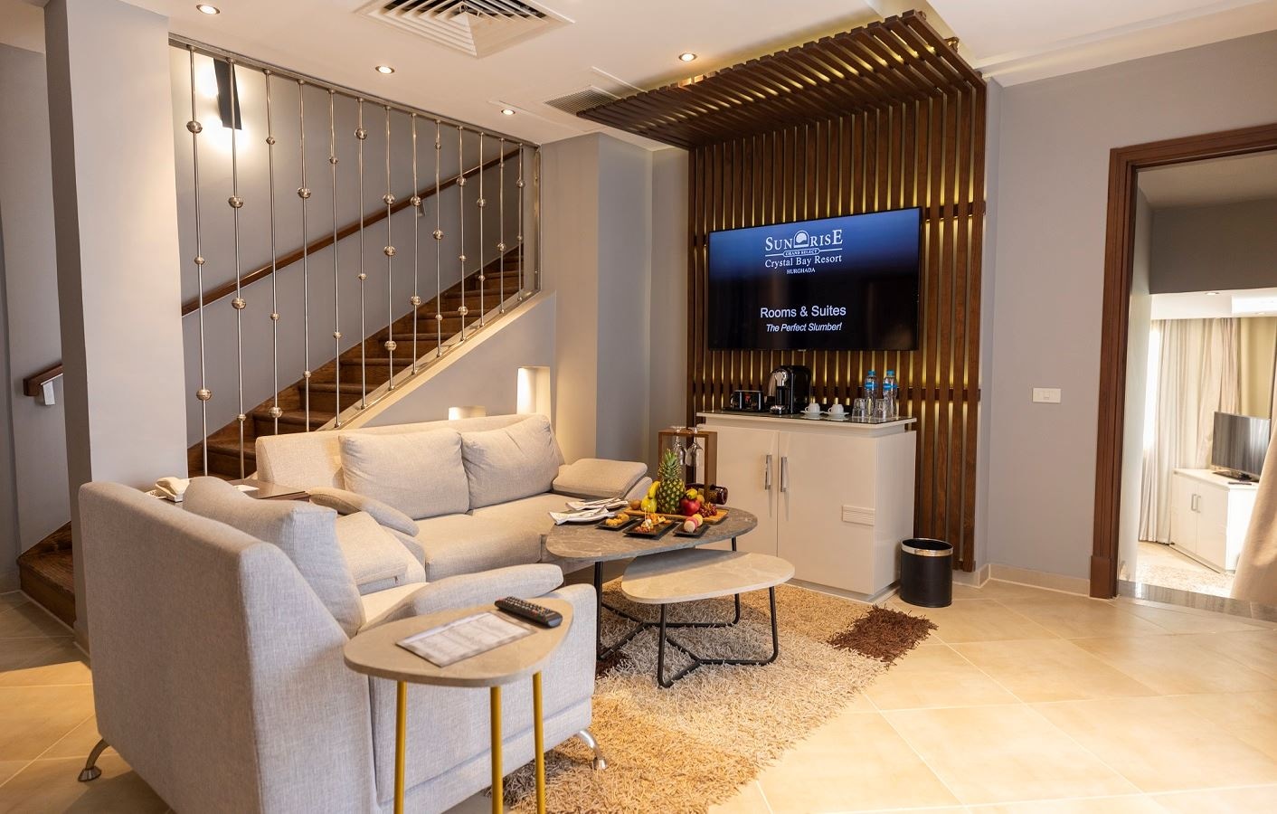 rooms-posh-club-jacuzzi-suite-sv