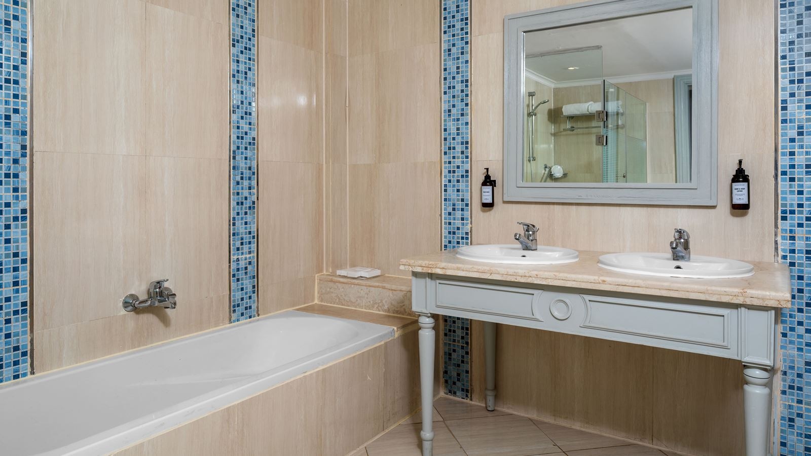 rooms-junior-suite-beach-front