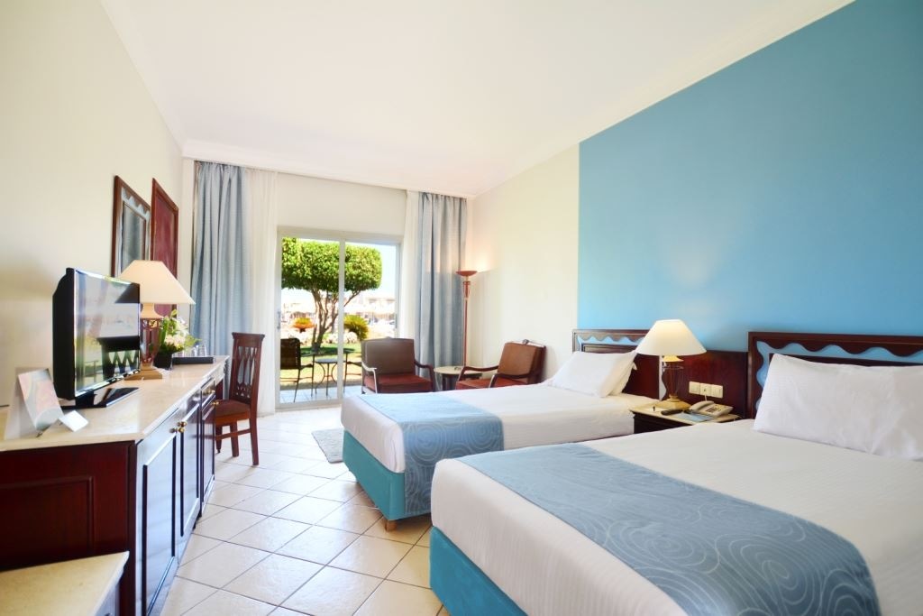 rooms-standard-gardenpool-view-room