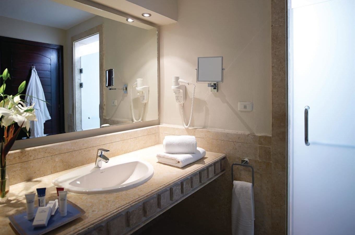 rooms-superior-room-pool-or-sea-view