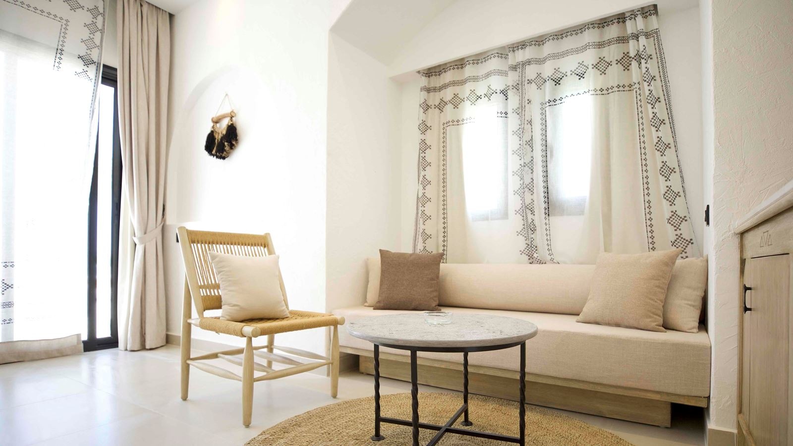 rooms-junior-jacuzzi-suite-garden-view