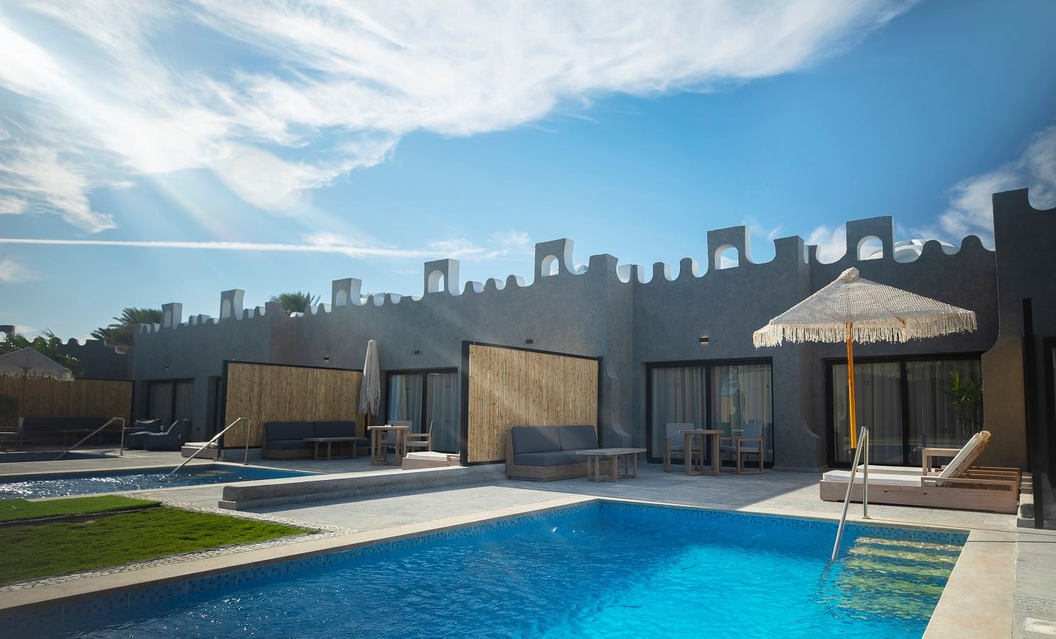 rooms-tucana-pool-suite-partial-sea-view