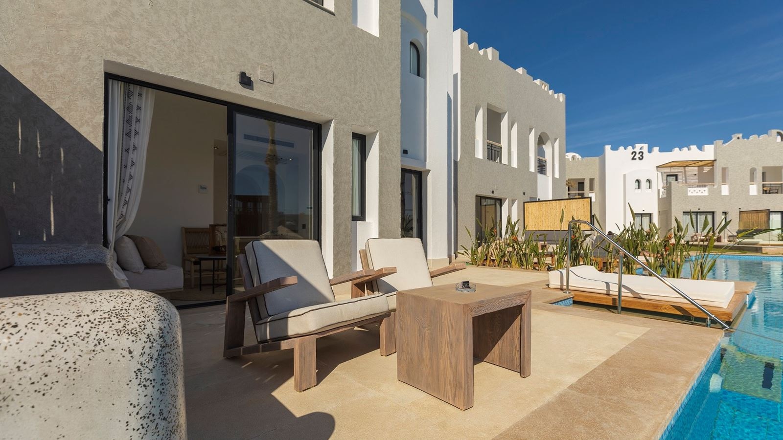 rooms-junior-swim-up-suite