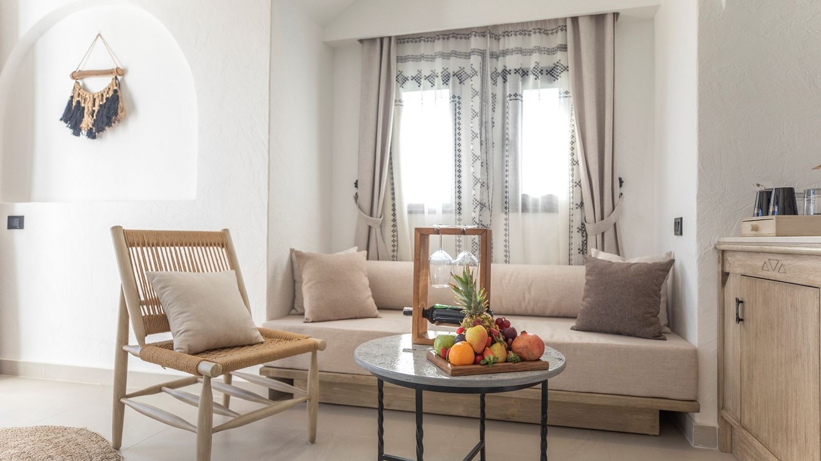 rooms-posh-club-lexi-suite