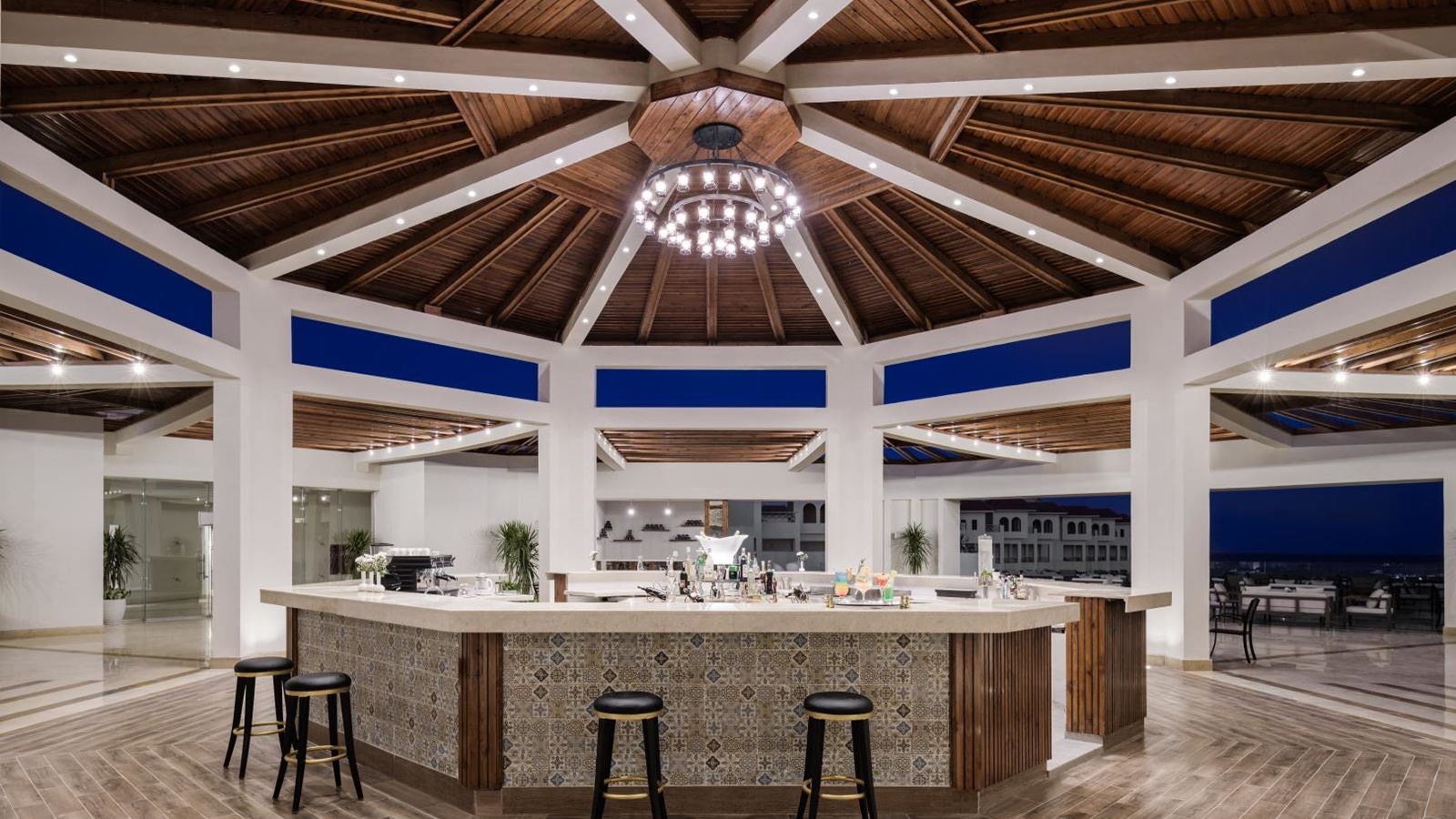 restaurants-sky-roof-bar--from-010722