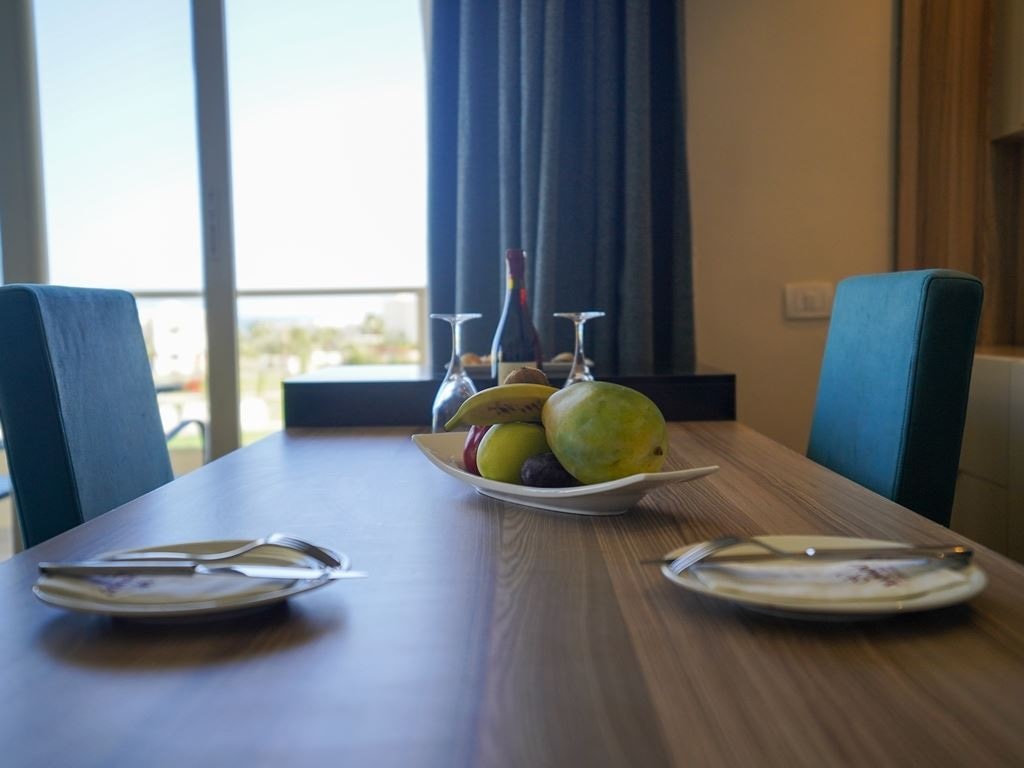 rooms-main-building-junior-suite-pool-view