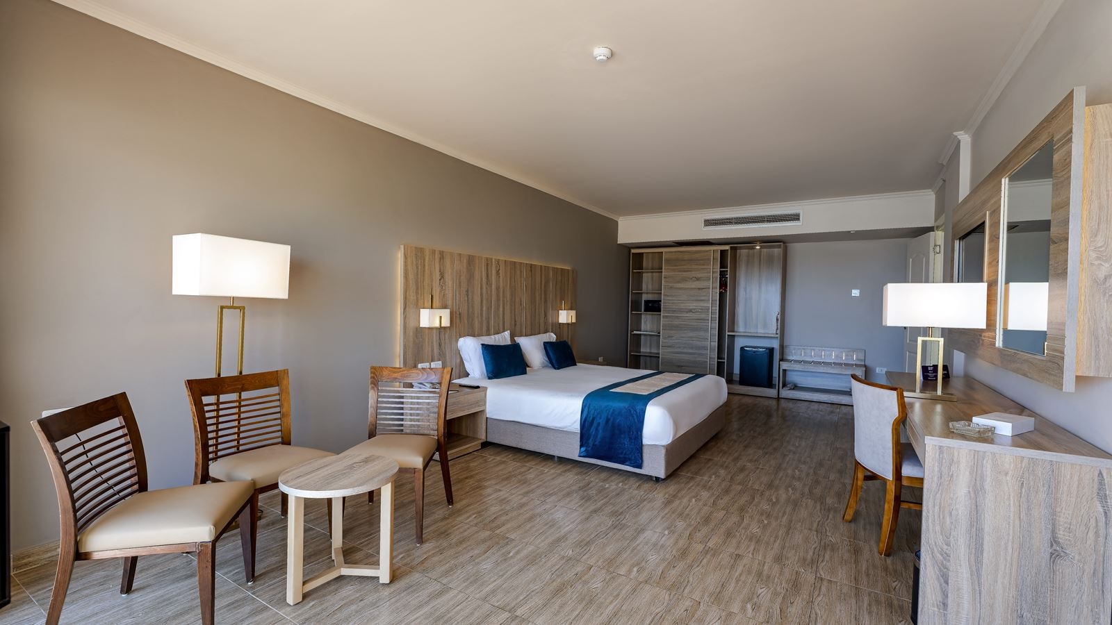 rooms-family-room-2-bedrooms-sea-view