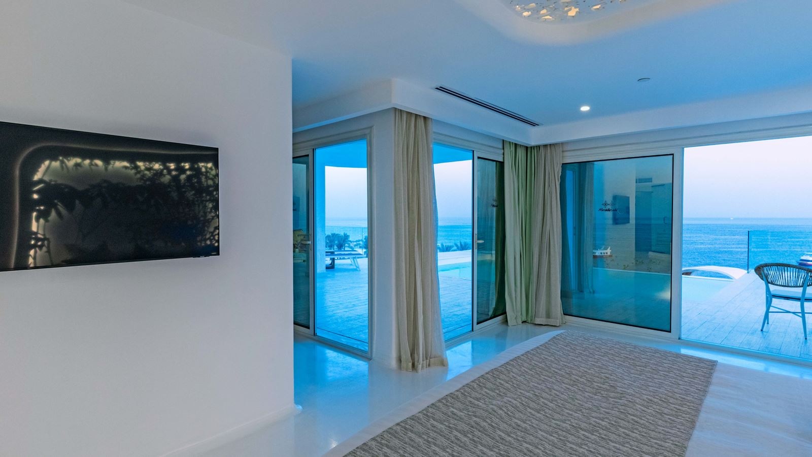 rooms-hall-of-fame-suite-private-pool