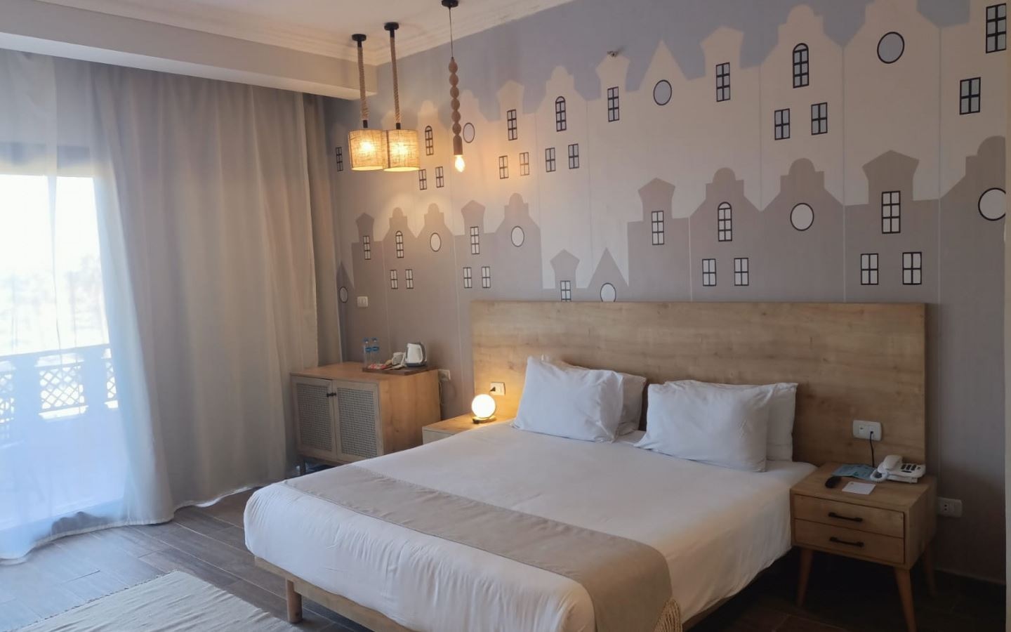 rooms-deluxe-family-room