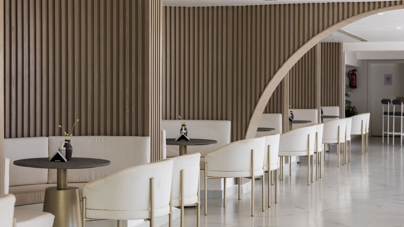 bars-ivory-lobby-bar