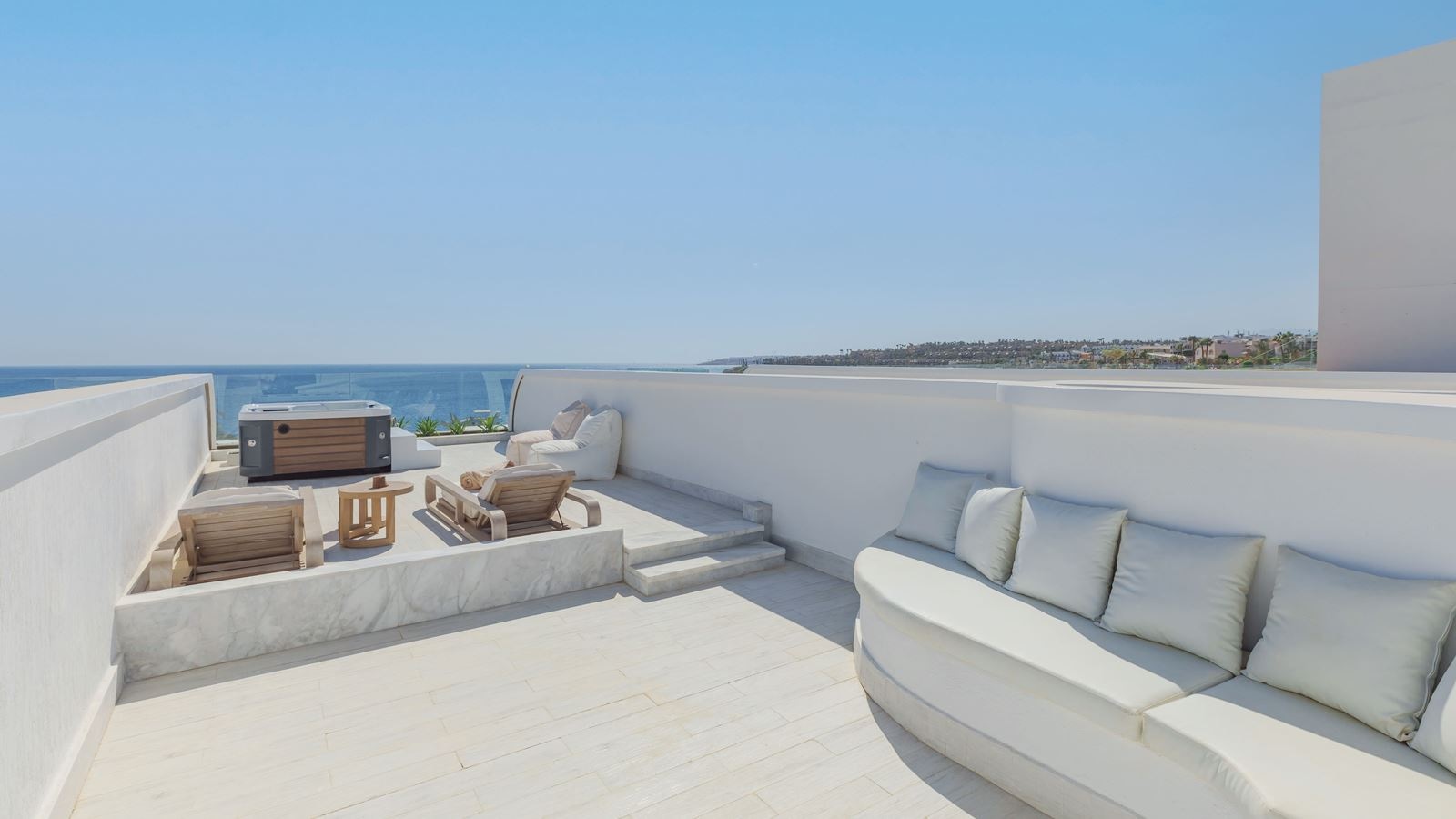 rooms-posh-club-duplex-jacuzzi-suite-beach-front