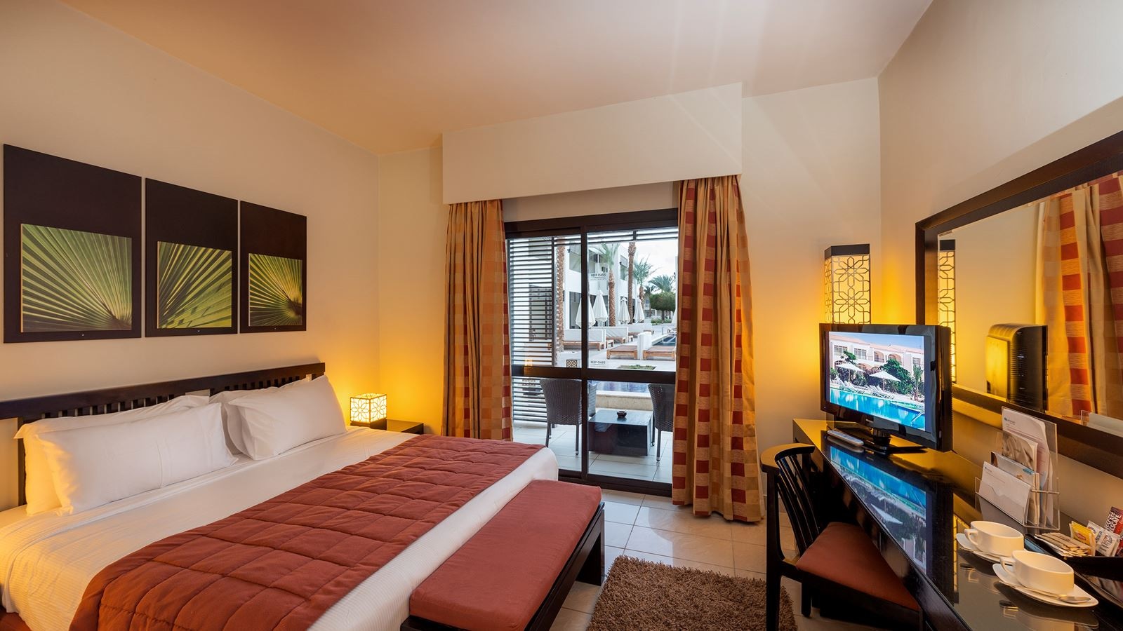 rooms-family-room-garden--pool-view