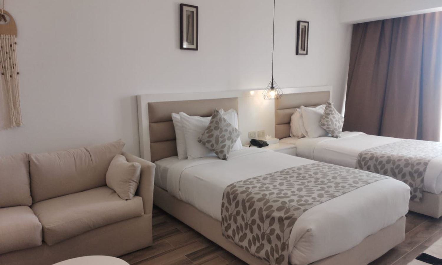 rooms-deluxe-room-sea-view-height-wing