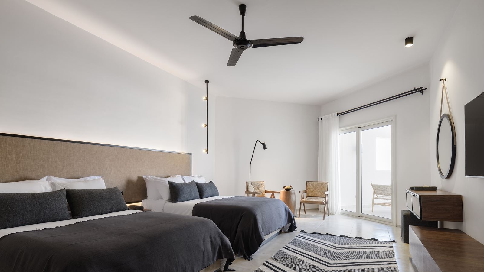 rooms-deluxe-twin-room-pool-view