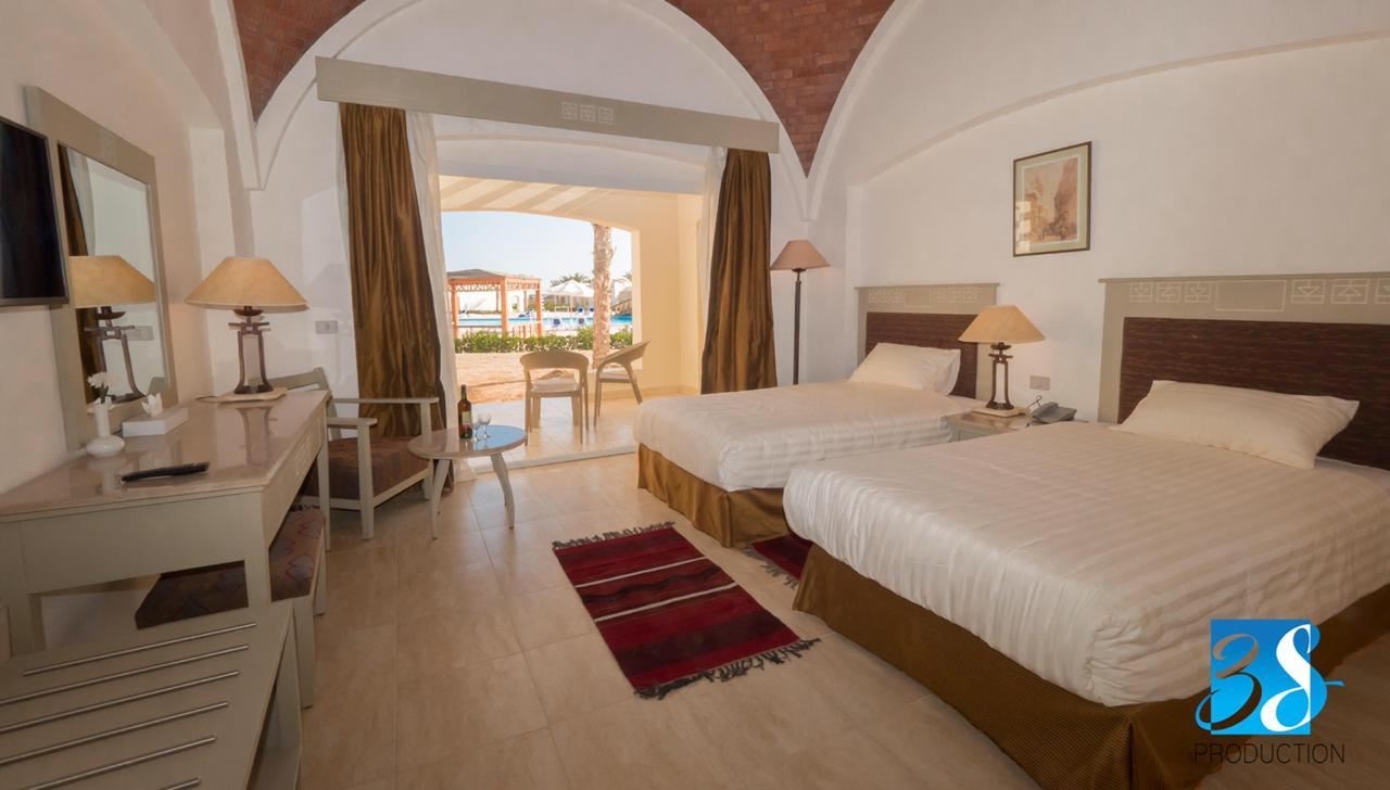 rooms-superior-pool-view-room