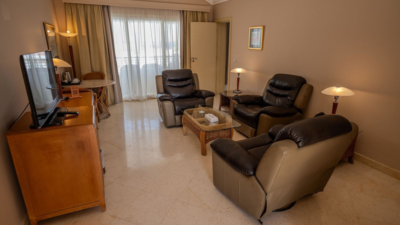 rooms-suite-sea-view--pool-view-room