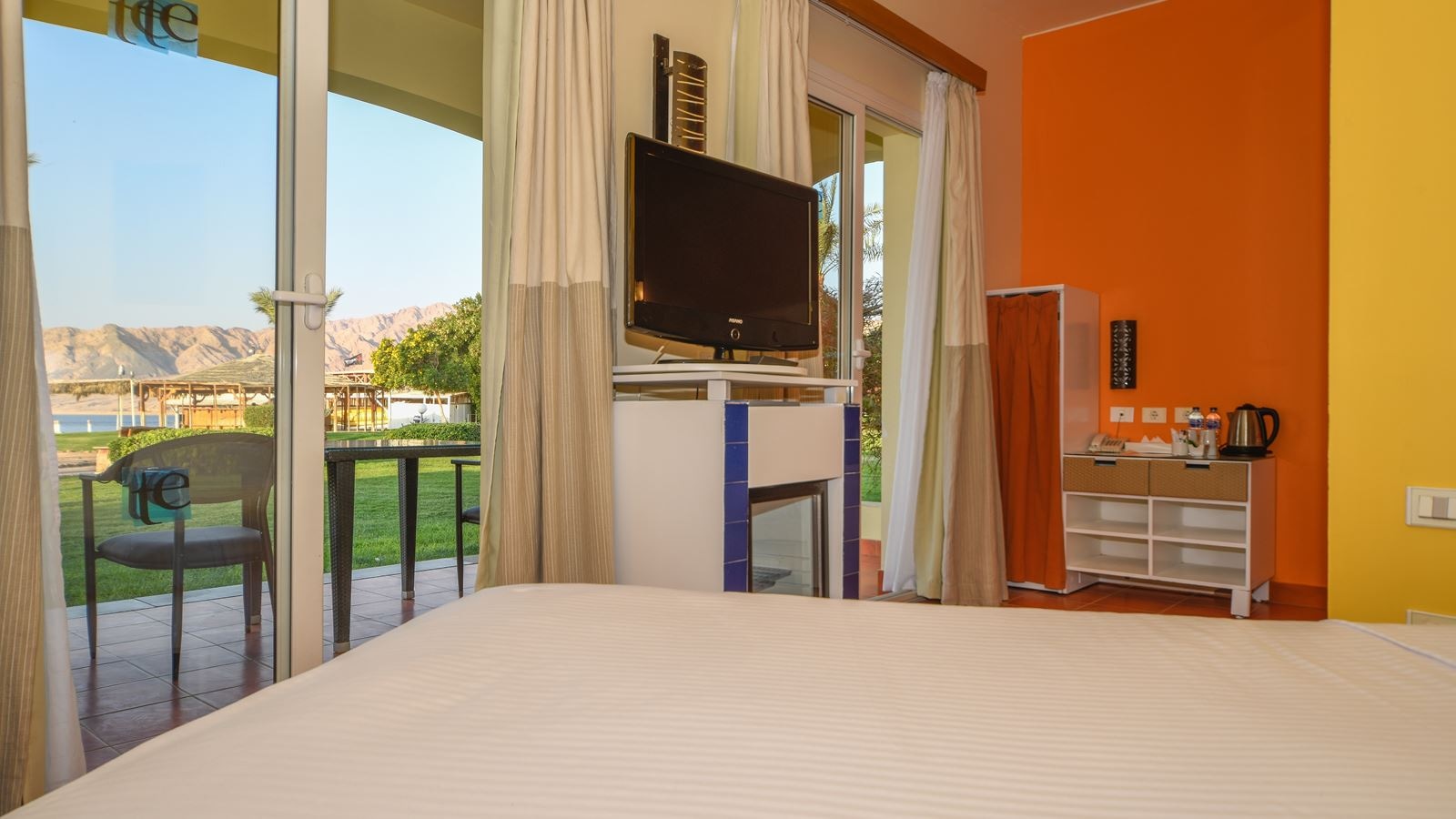 rooms-pool-view-room