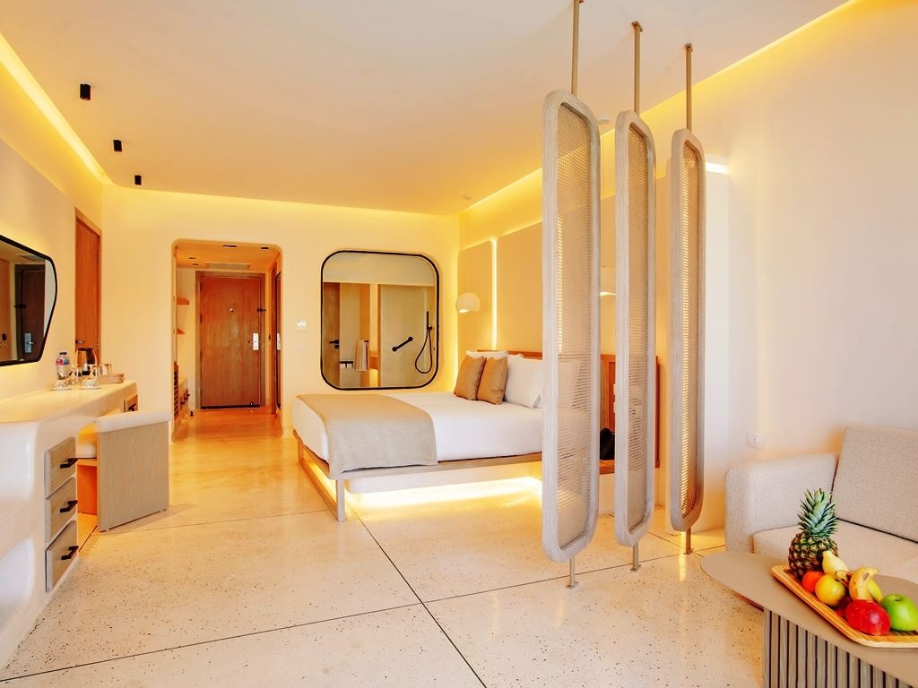 rooms-junior-swimup-suite