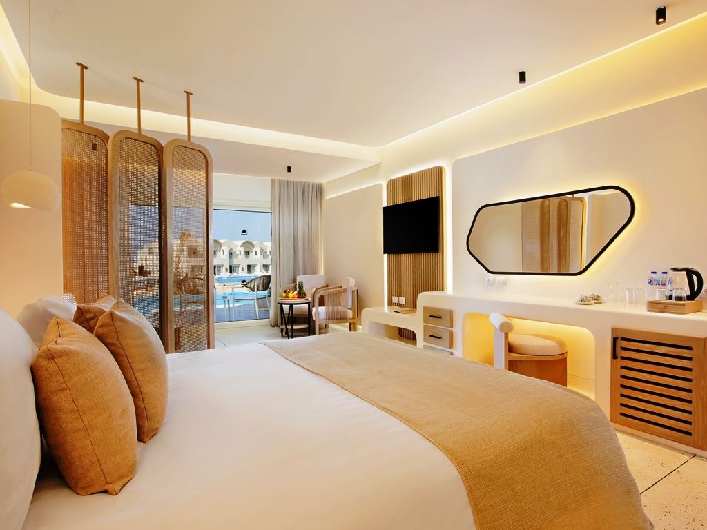 rooms-junior-swimup-suite