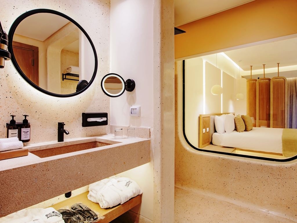 rooms-junior-swimup-suite