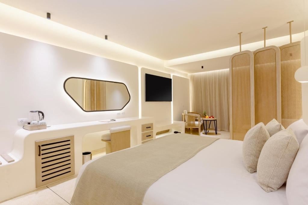 rooms-deluxe-beach-front-pool