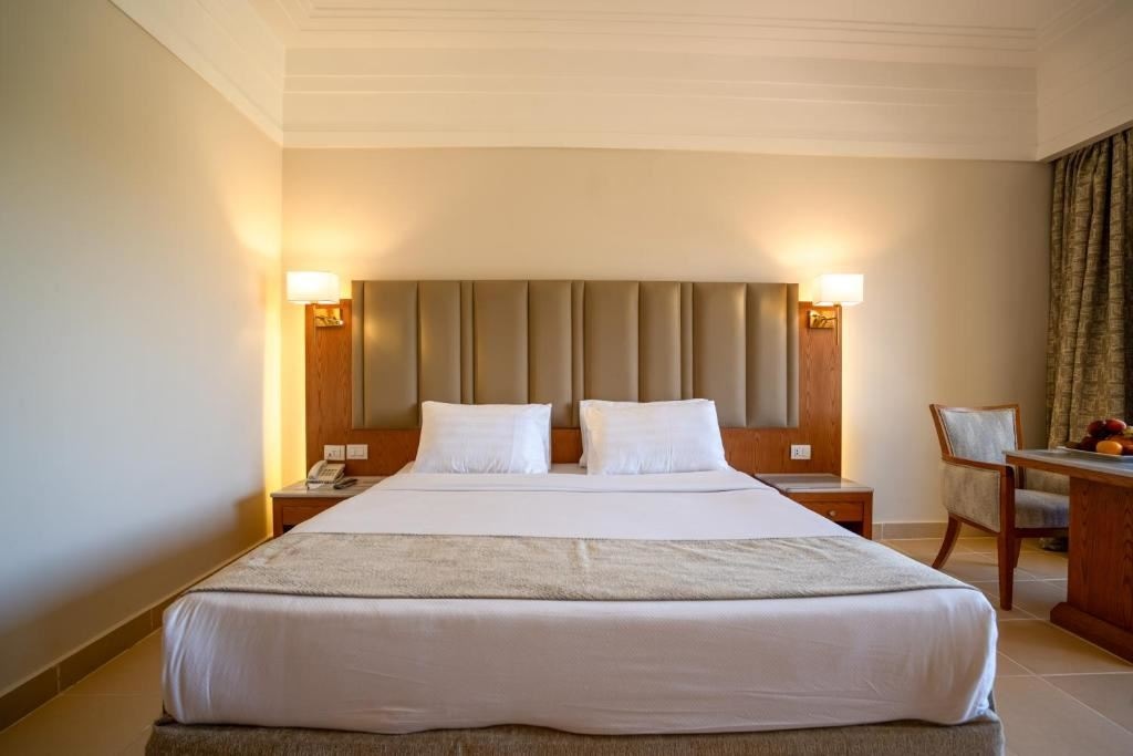 rooms-club-room