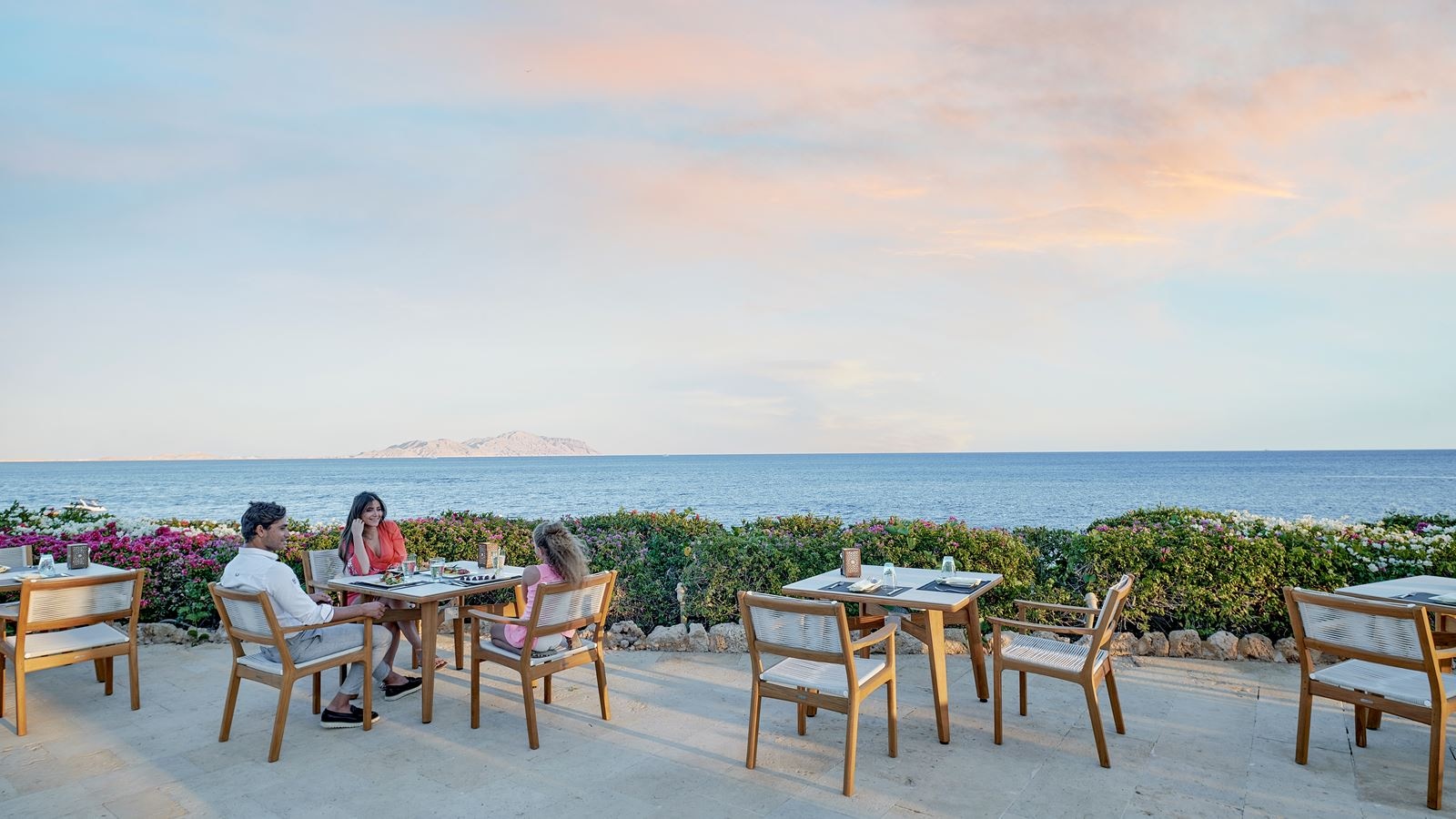 restaurants-reef-grill-restaurant