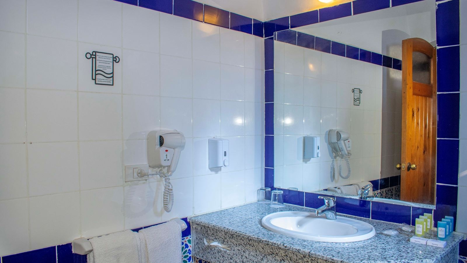 rooms-standard-room-garden-view