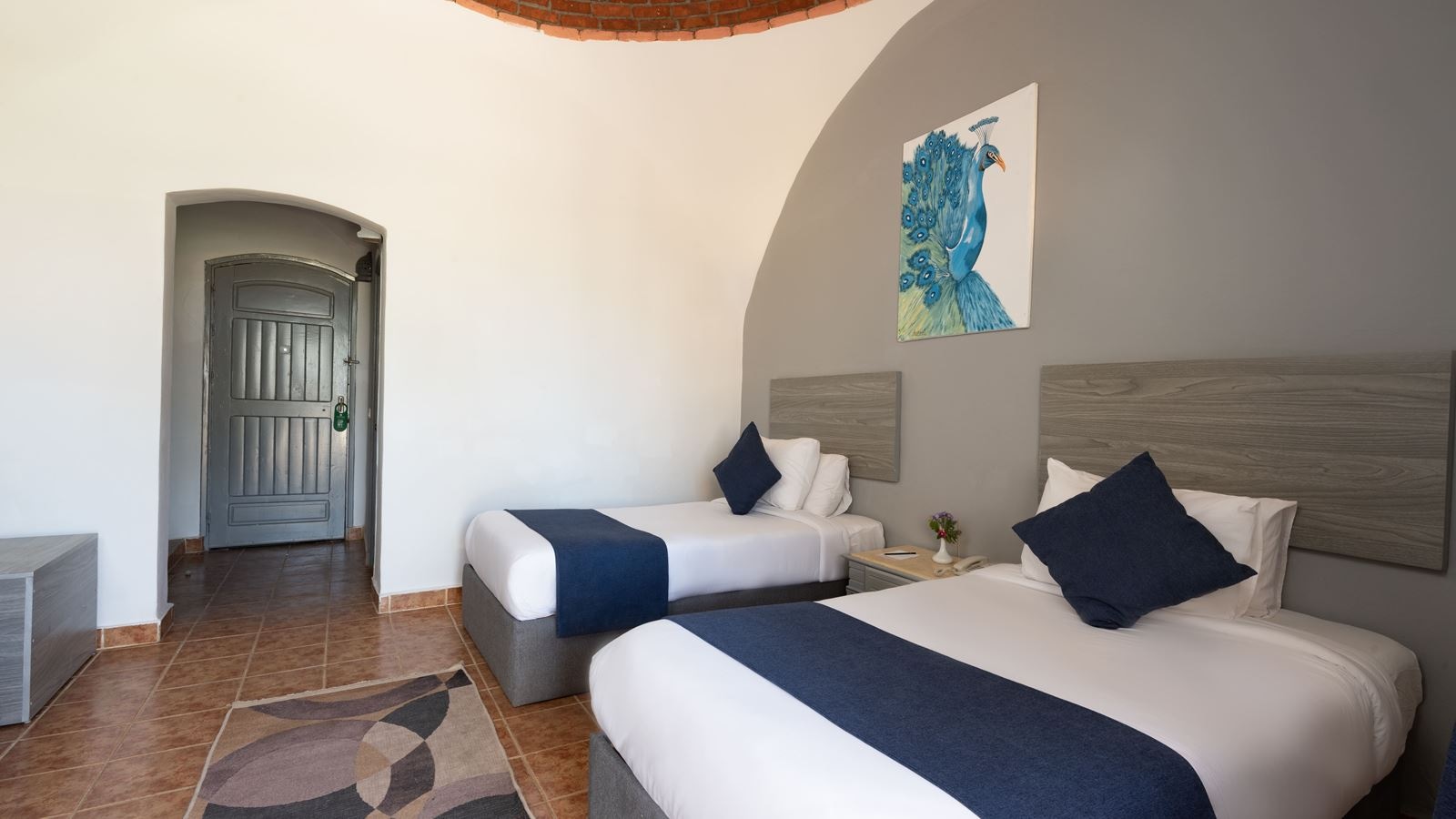 rooms-standard-room-pool-view