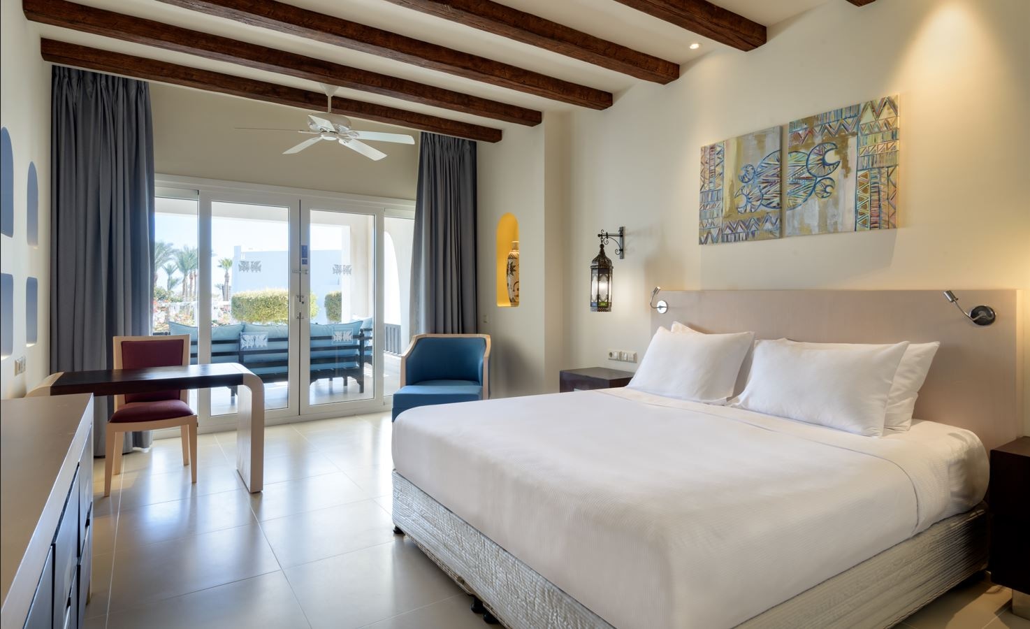 rooms-standard-room-pool-view