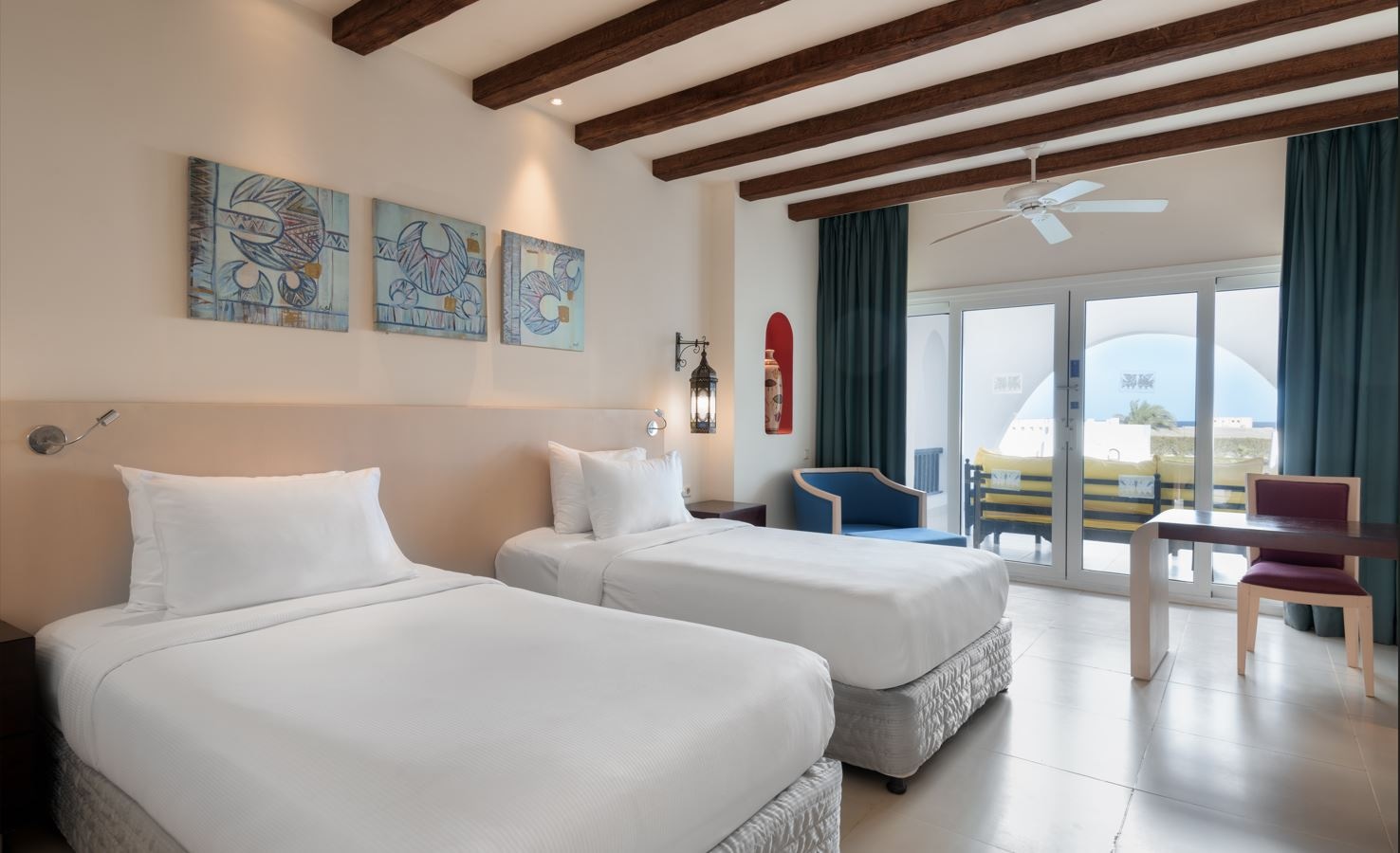 rooms-standard-room-pool-view