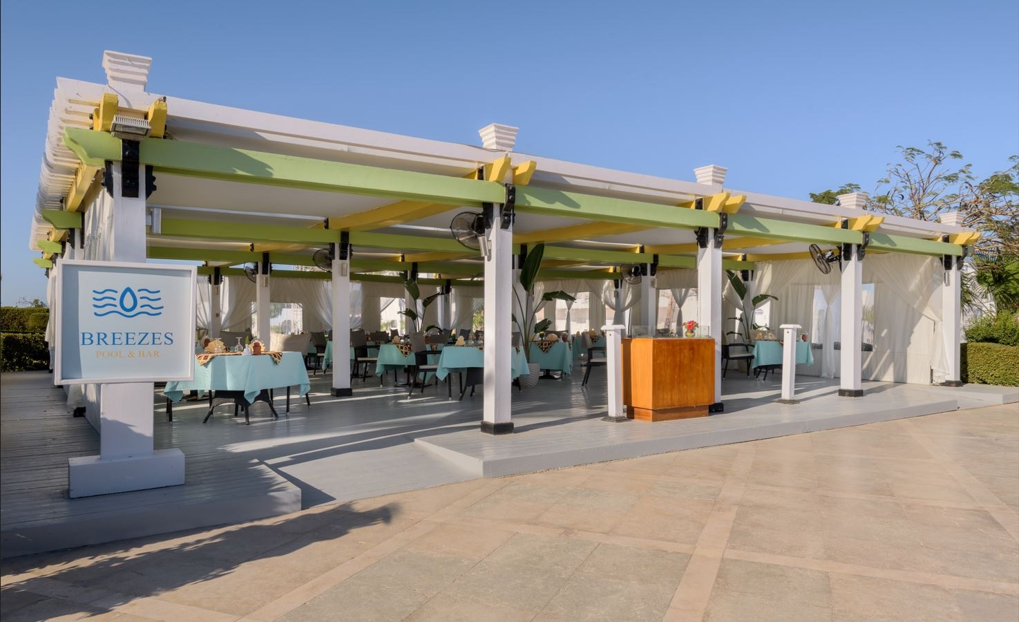 bars-breezes-pool-bar