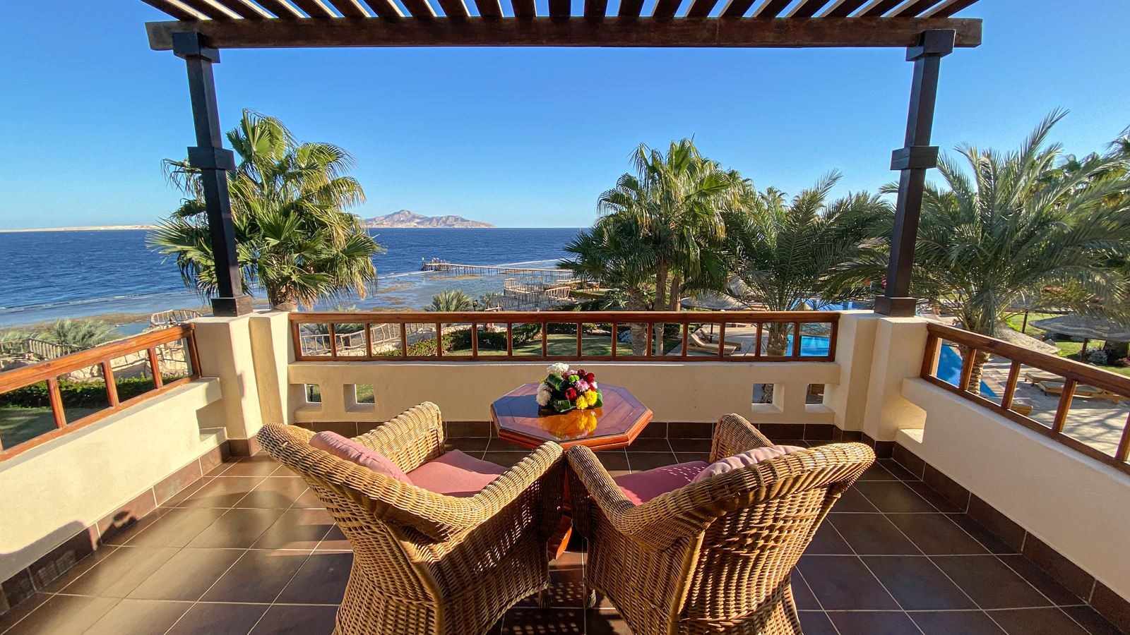 rooms-superior-room--sea-view