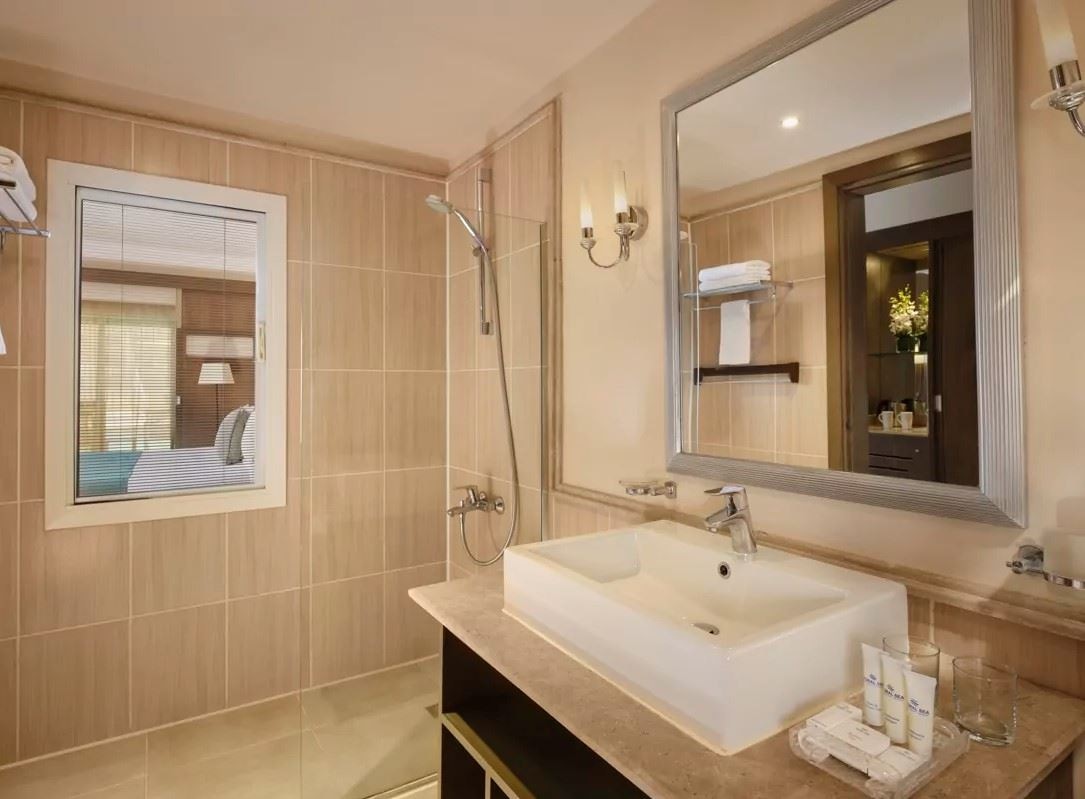 rooms-family-swim-up-room