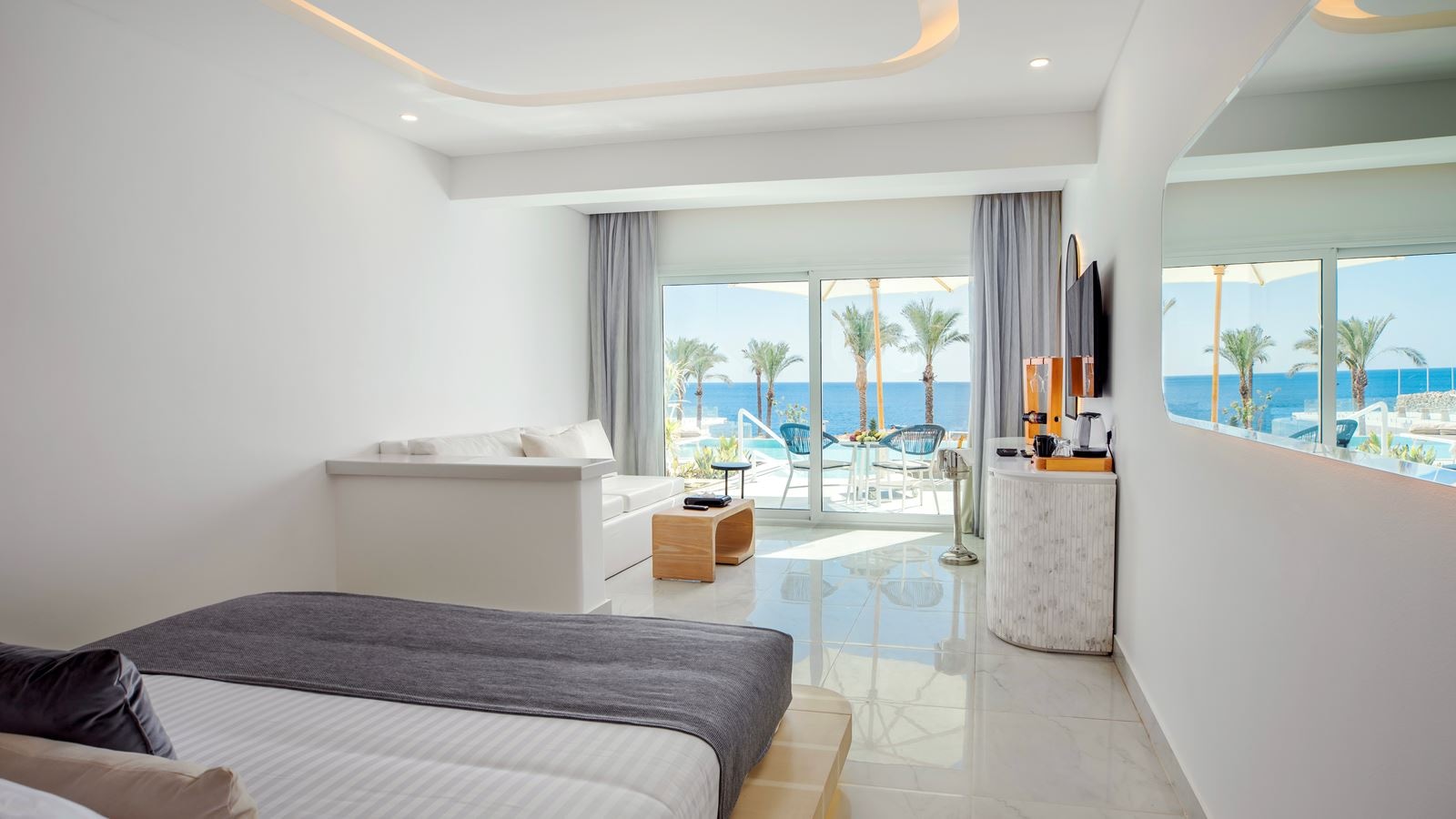 rooms-junior-swim-up-suite