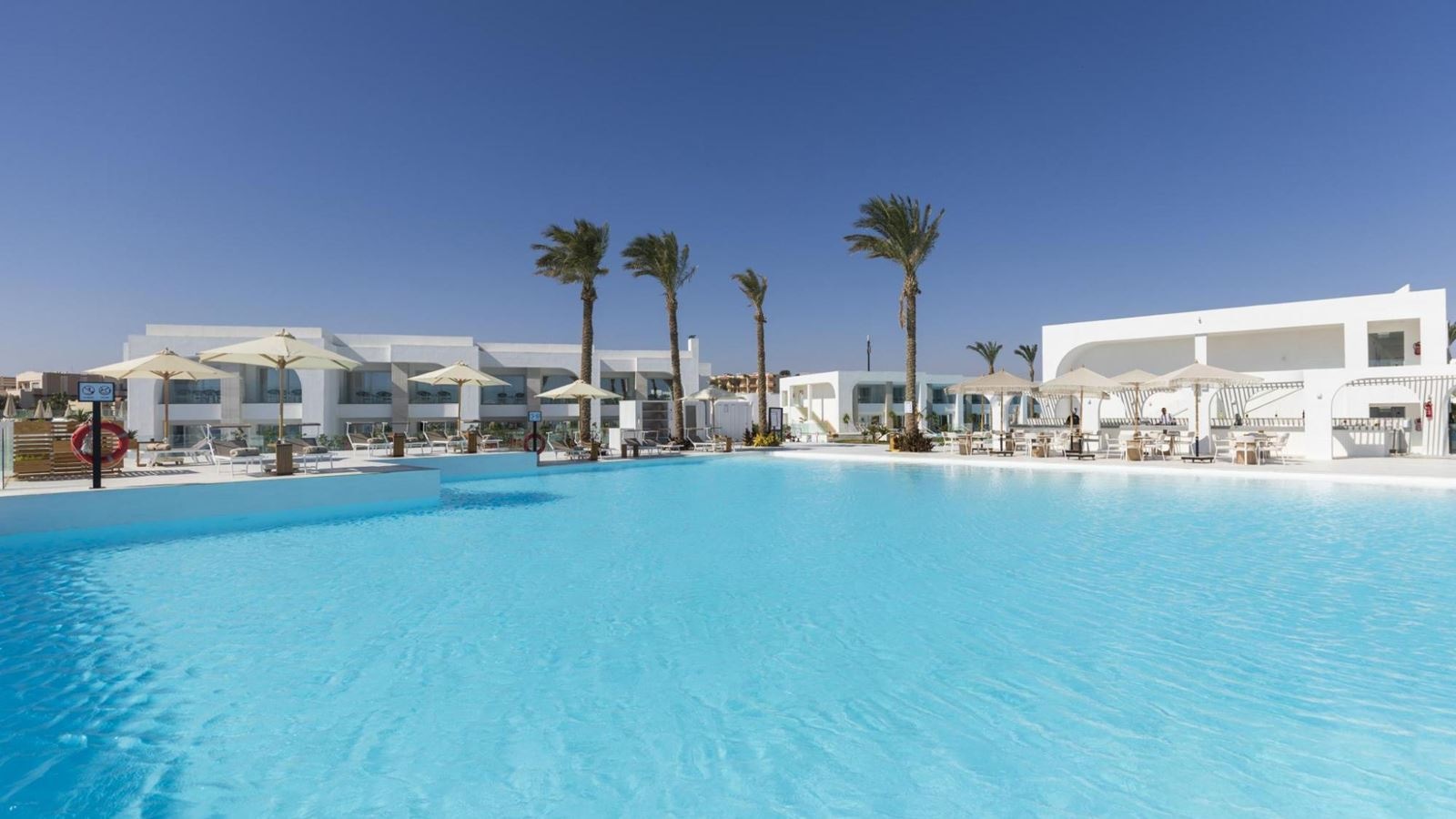 restaurants-insula-pool-bar