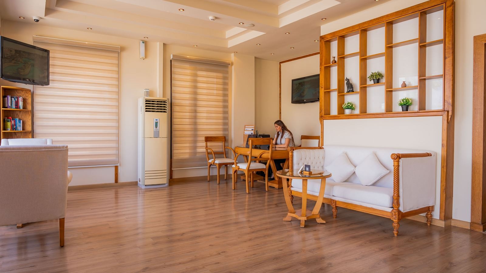 restaurants-posh-club-lounge