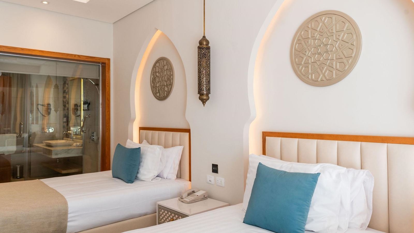 rooms-remal-pool--jacuzzi-suite-sea-view